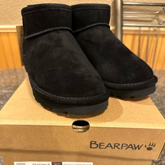 Bearpaw Women’s Shorty Suede Black Boots - Picture 3 of 13